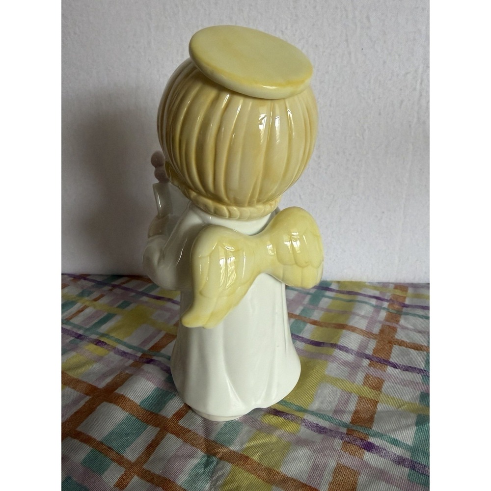 Precious Moments "Hark the Herald Angels Sing" caroling angel figurine 1996 - Picture 3 of 5